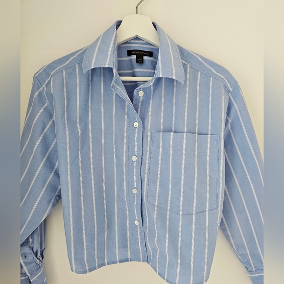 Banana Republic Cropped Boxy Shirt - Picture 2 of 2